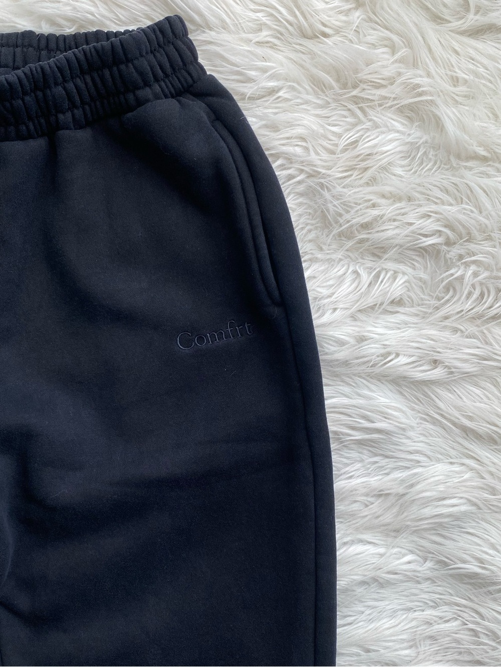 Comfrt | Black Signature Hoodie & Sweatpant Set - Picture 13 of 15